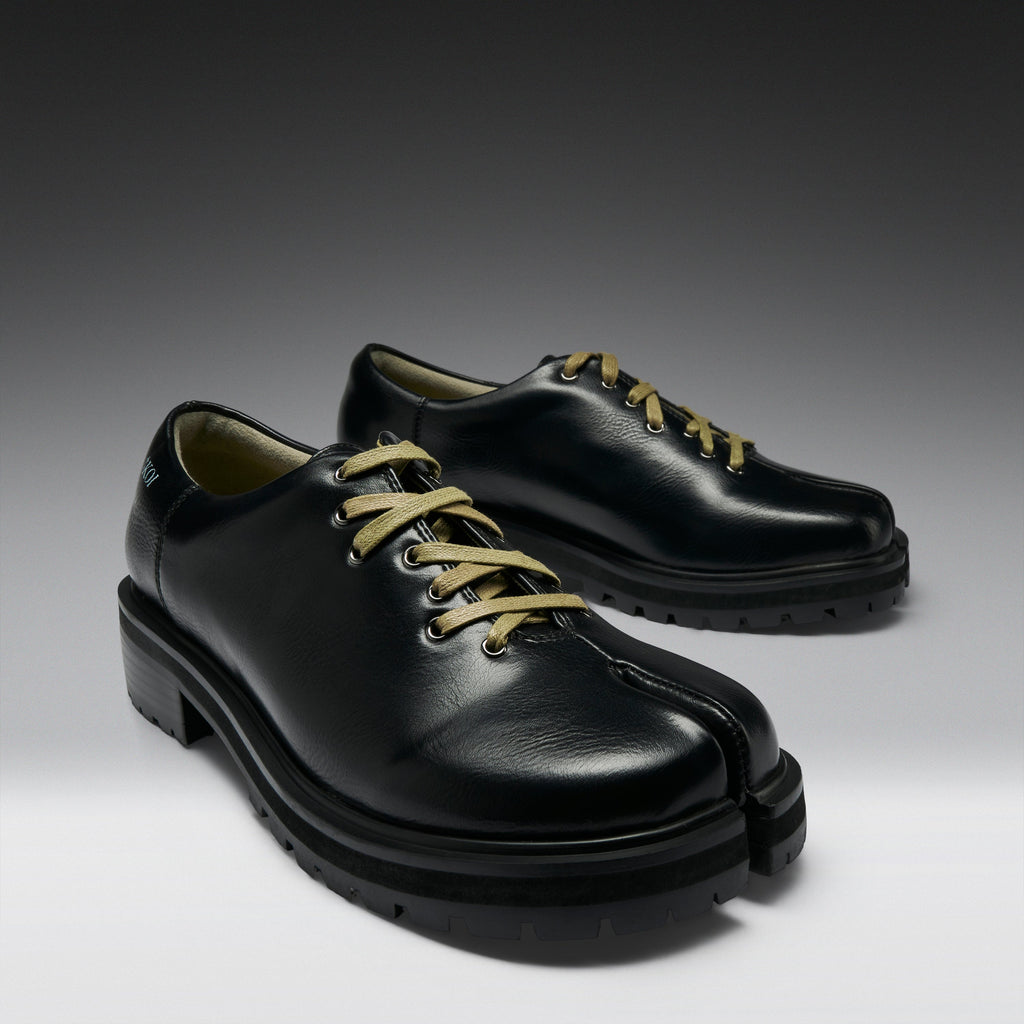 KOi Wildspear Tabi Shoes- Black