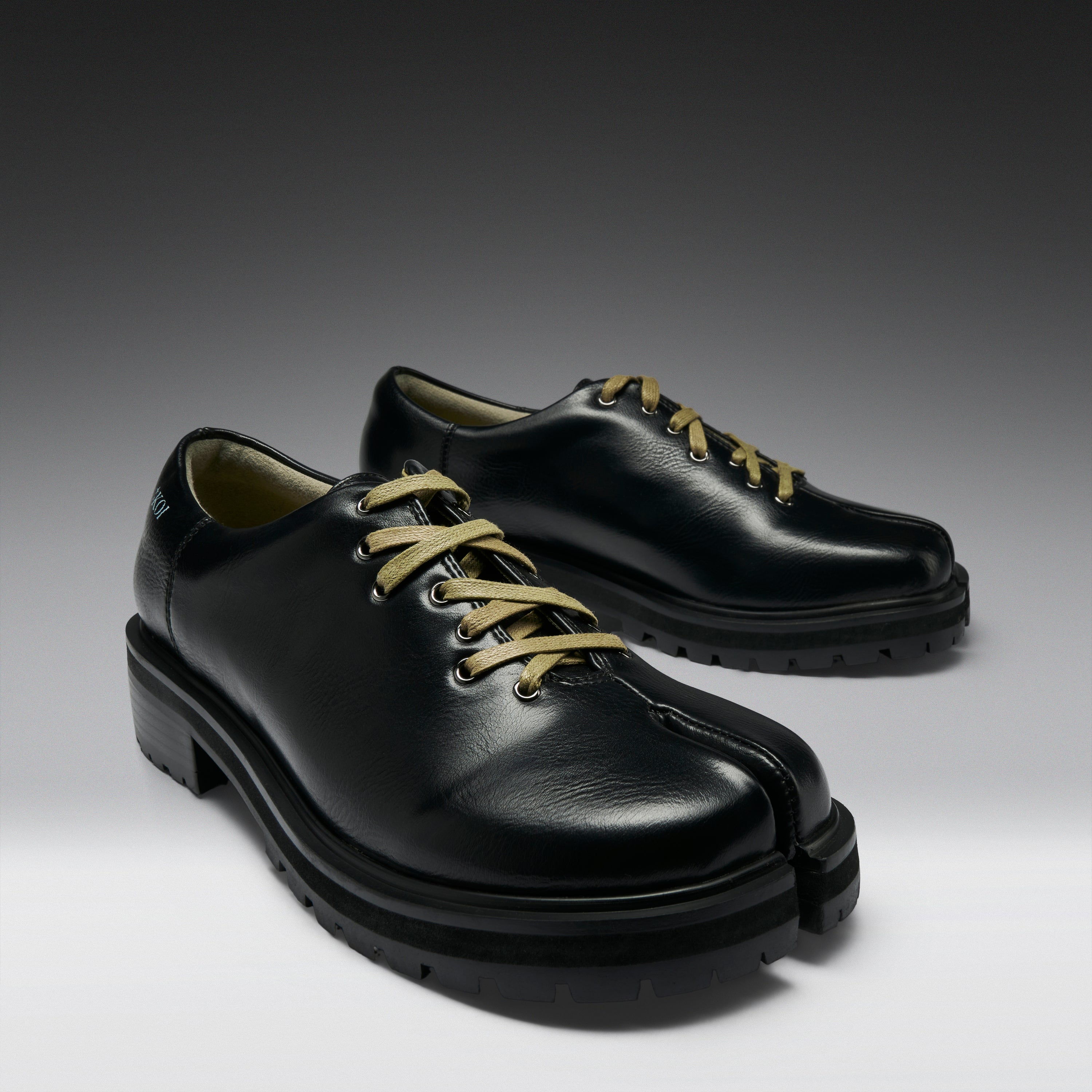 KOi Wildspear Tabi Shoes- Black