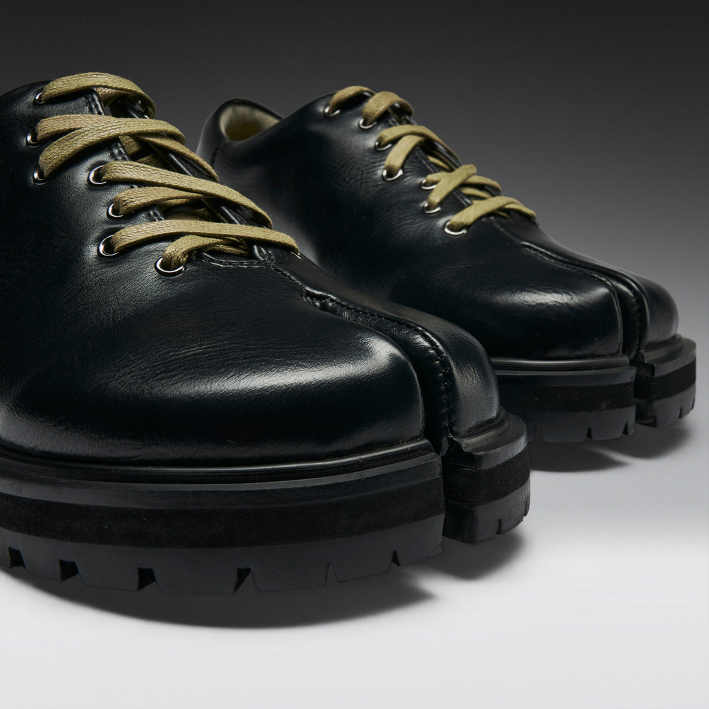 KOi Wildspear Tabi Shoes- Black