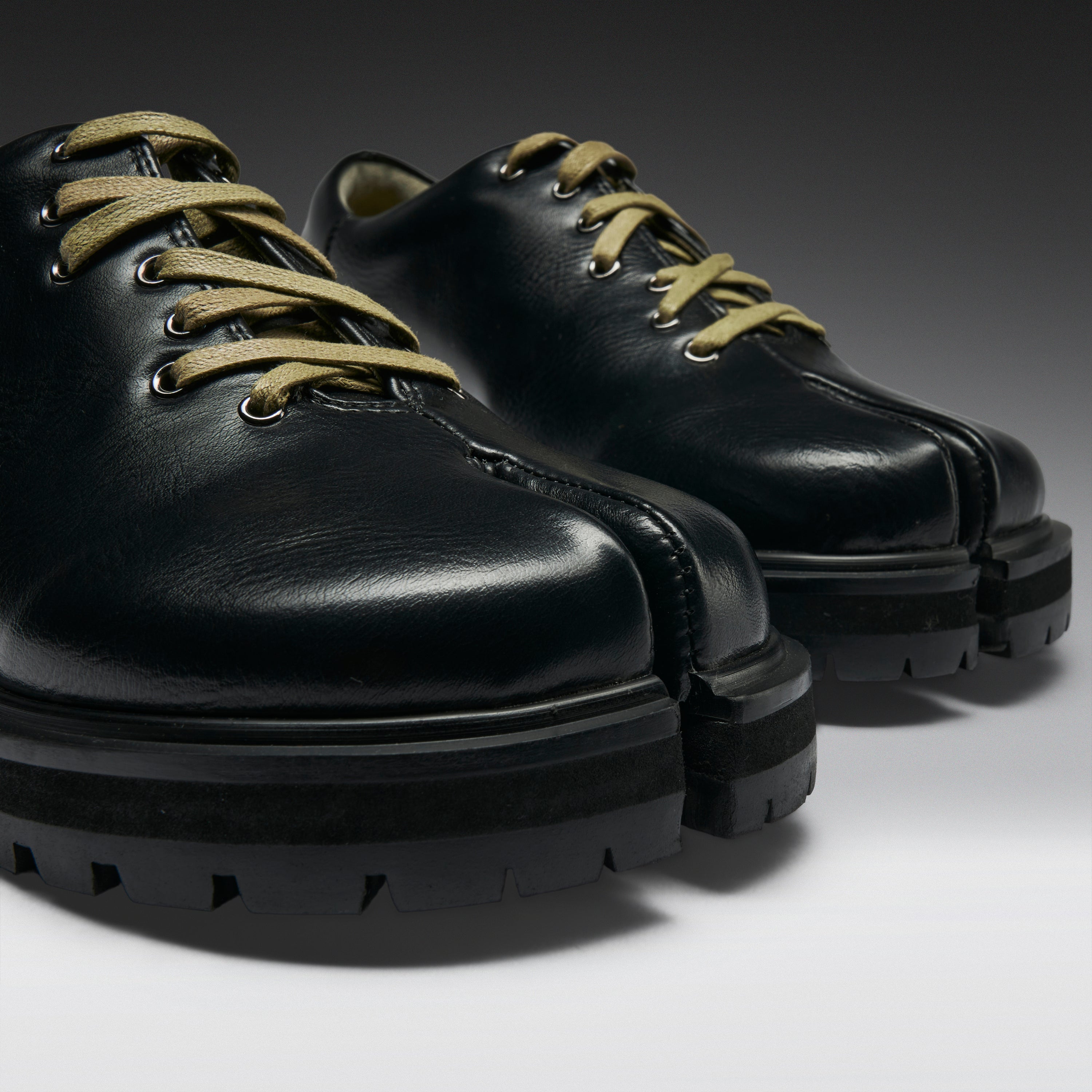 KOi Wildspear Tabi Shoes- Black